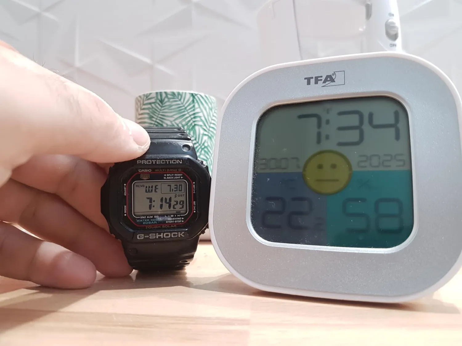 TFA Dostmann FUN 30.5050.01 Thermo-Hygrometer schwarz Smiley