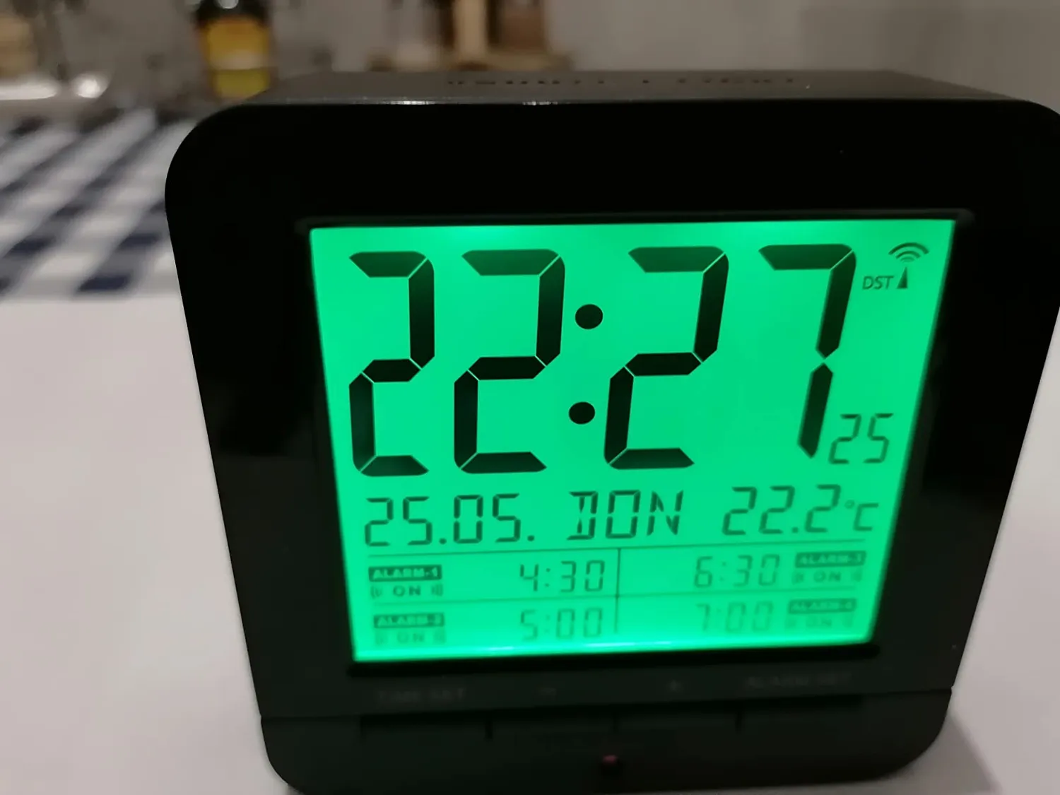 TFA Dostmann 60.2536 Funk-Wecker schwarz mit Batterien