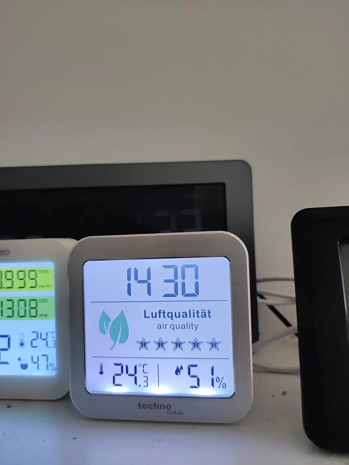 Technoline WL1020 Funkwanduhr weiß mit Luftgüteanzeige