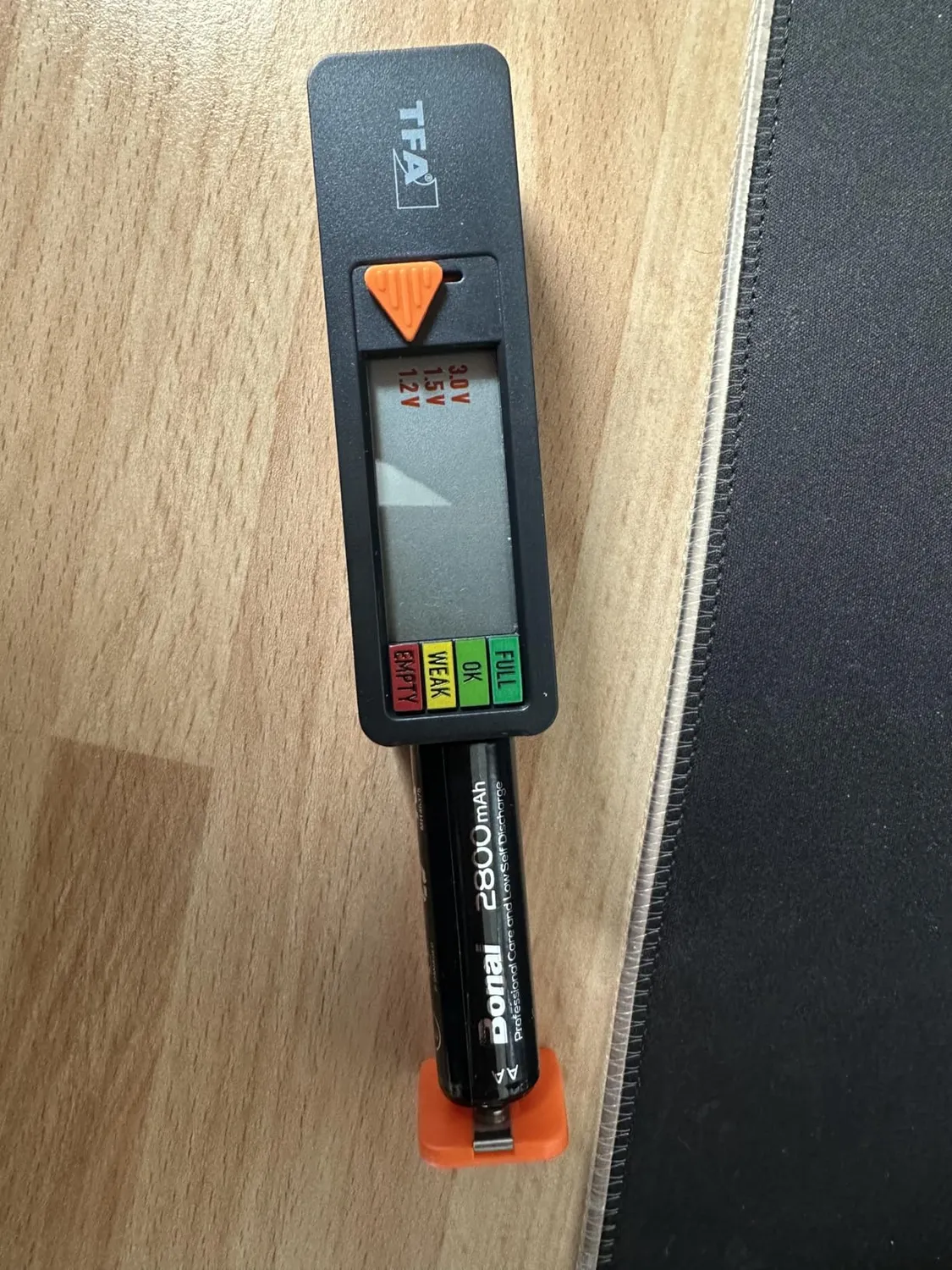 TFA Dostmann 98.1126.01 BatteryCheck Batterietester schwarz Volt