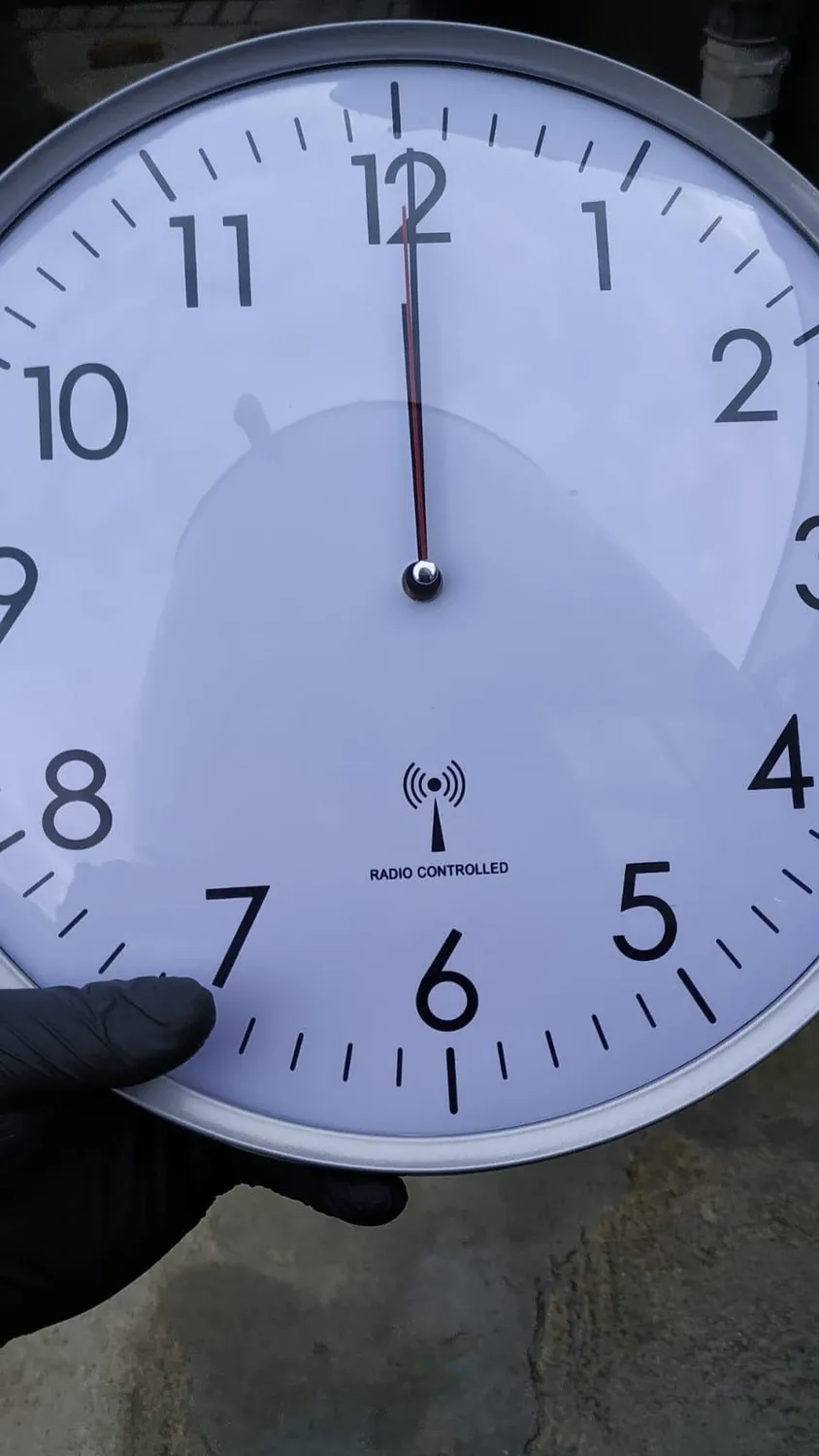 TFA Dostmann 60.3514 Funk-Wanduhr Silber-Weiß 33cm