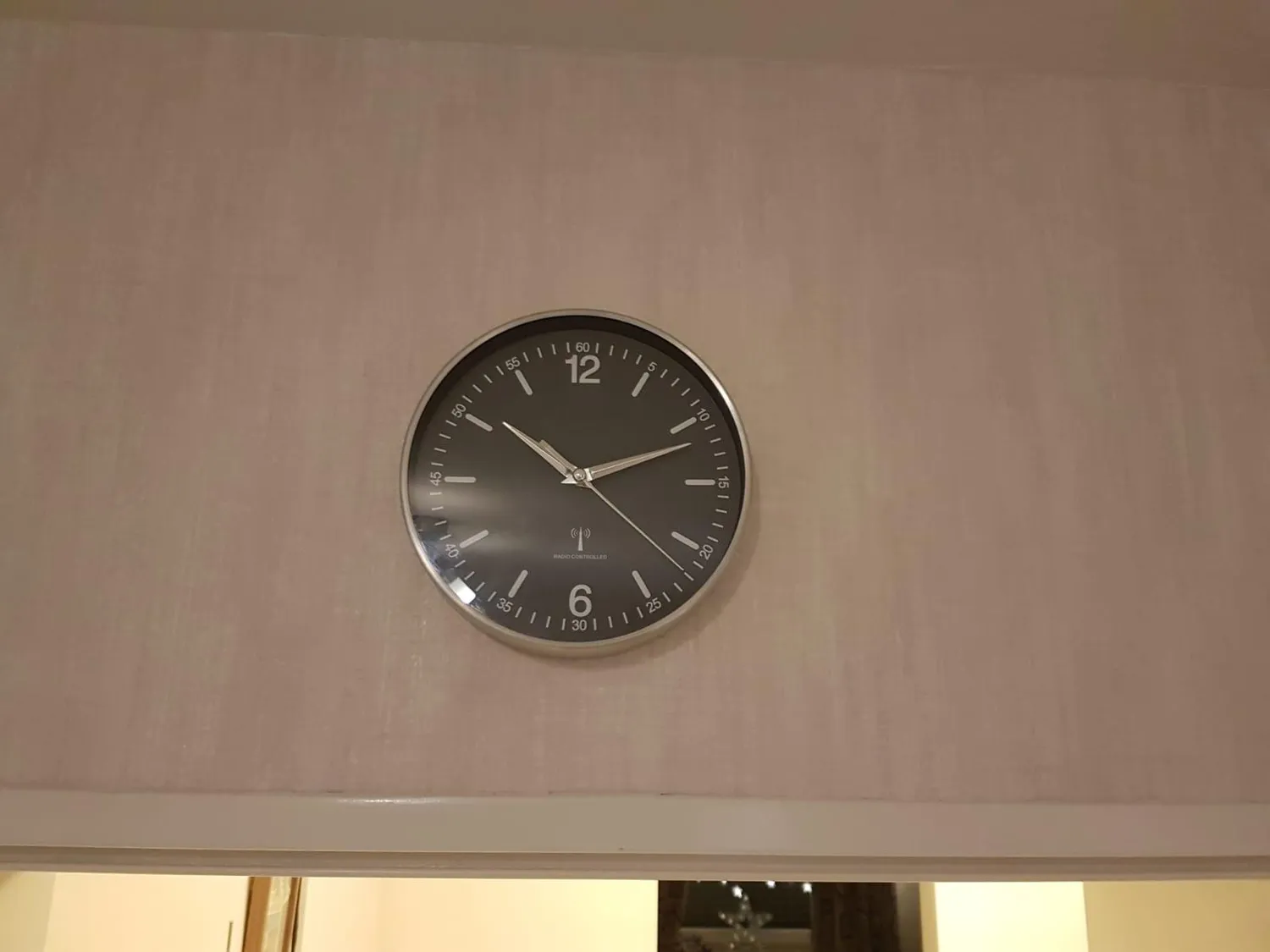 TFA Dostmann 60.3503.10 Funkwanduhr Grau Aluminium