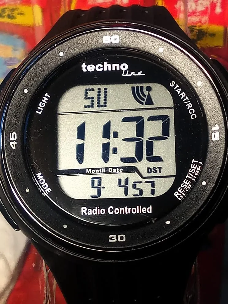 Technoline WT 947 Funkarmbanduhr mit Stoppuhr