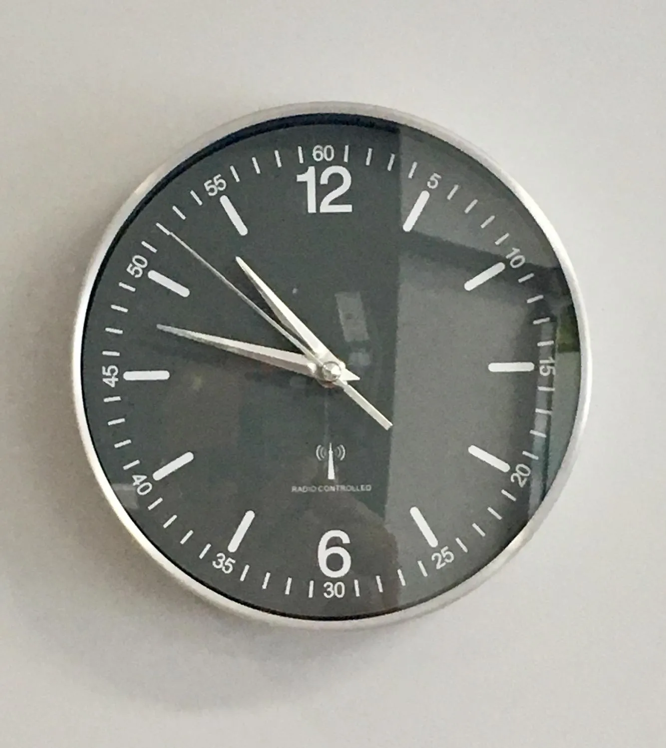 TFA Dostmann 60.3503.10 Funkwanduhr Grau Aluminium