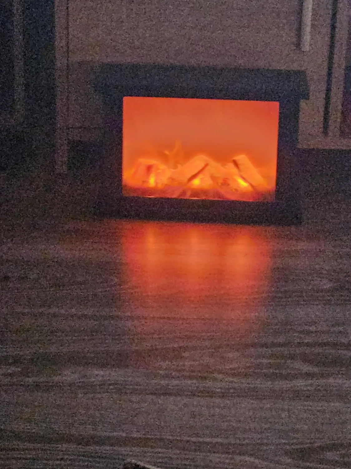 Technoline T9800 LED-Kamin mit Flammeneffekt