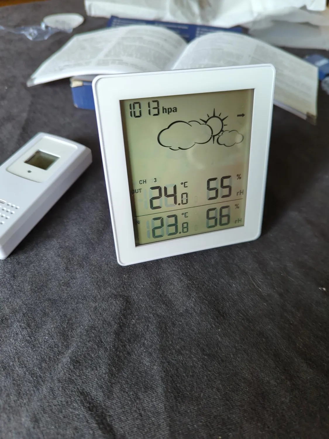 TFA Dostmann 35.1168.02 Clear Wetterstation weiß Funk