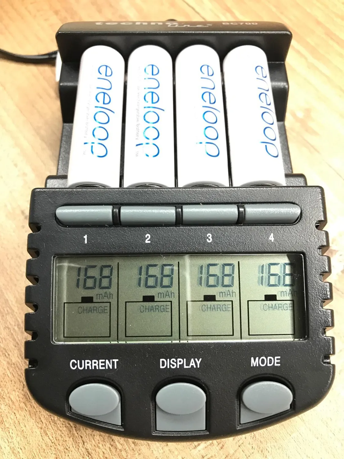 Technoline BC 700 Ladegerät AA AAA ohne Batterien LCD