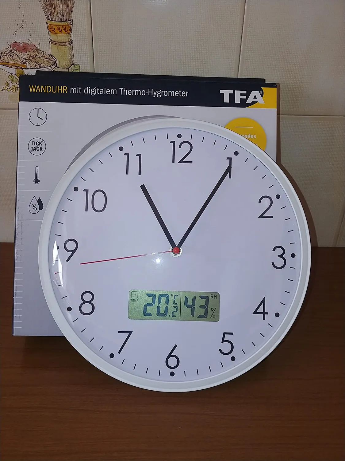 TFA Dostmann 60.3048.02 Wanduhr Thermo-Hygrometer weiß