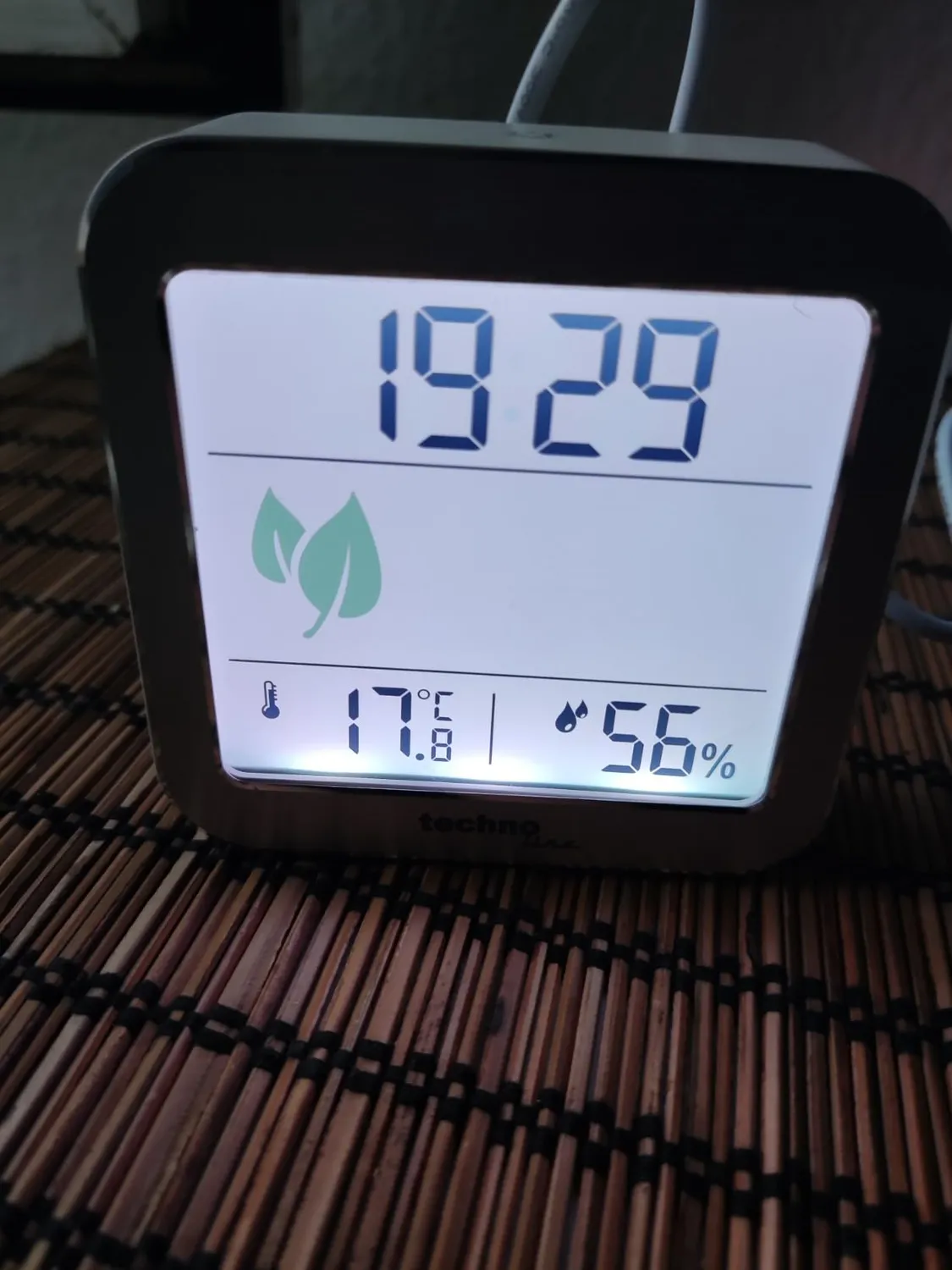 Technoline WL1020 Funkwanduhr weiß mit Luftgüteanzeige