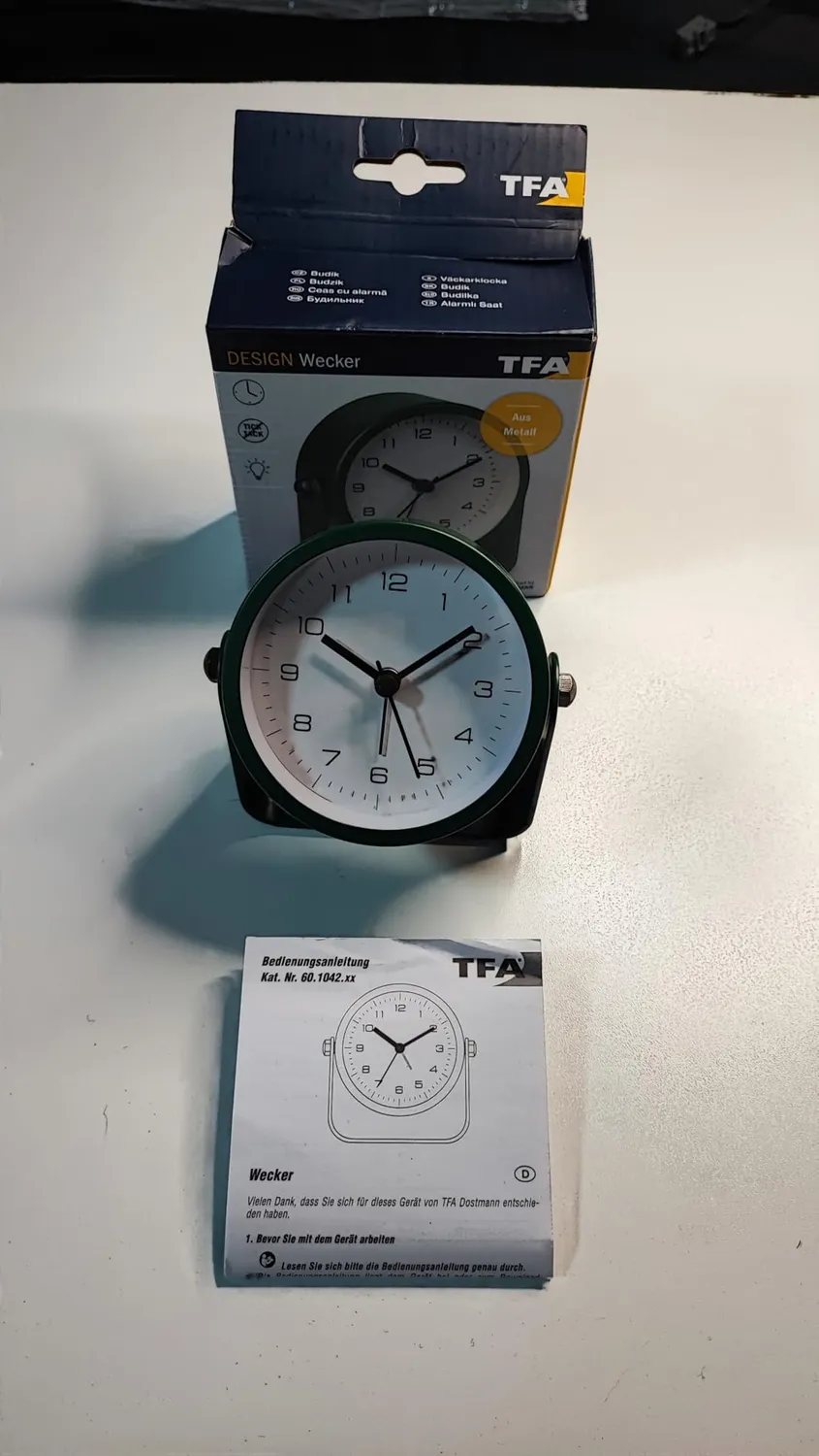 TFA Dostmann Design 60.1042.04 Wecker analog grün Metall