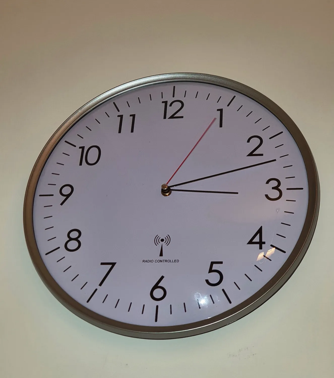 TFA Dostmann 60.3514 Funk-Wanduhr Silber-Weiß 33cm