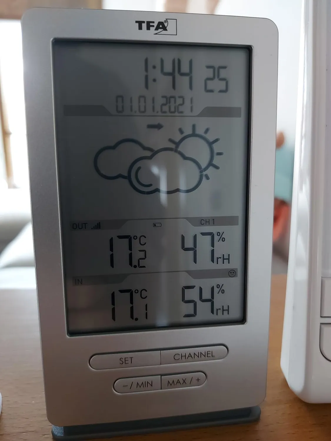 TFA Dostmann Xena Funk-Wetterstation silber Außensensor
