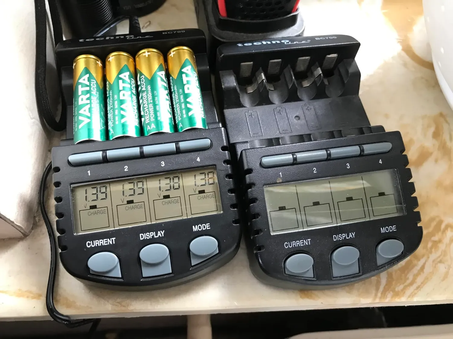 Technoline BC 700 Ladegerät AA AAA ohne Batterien LCD