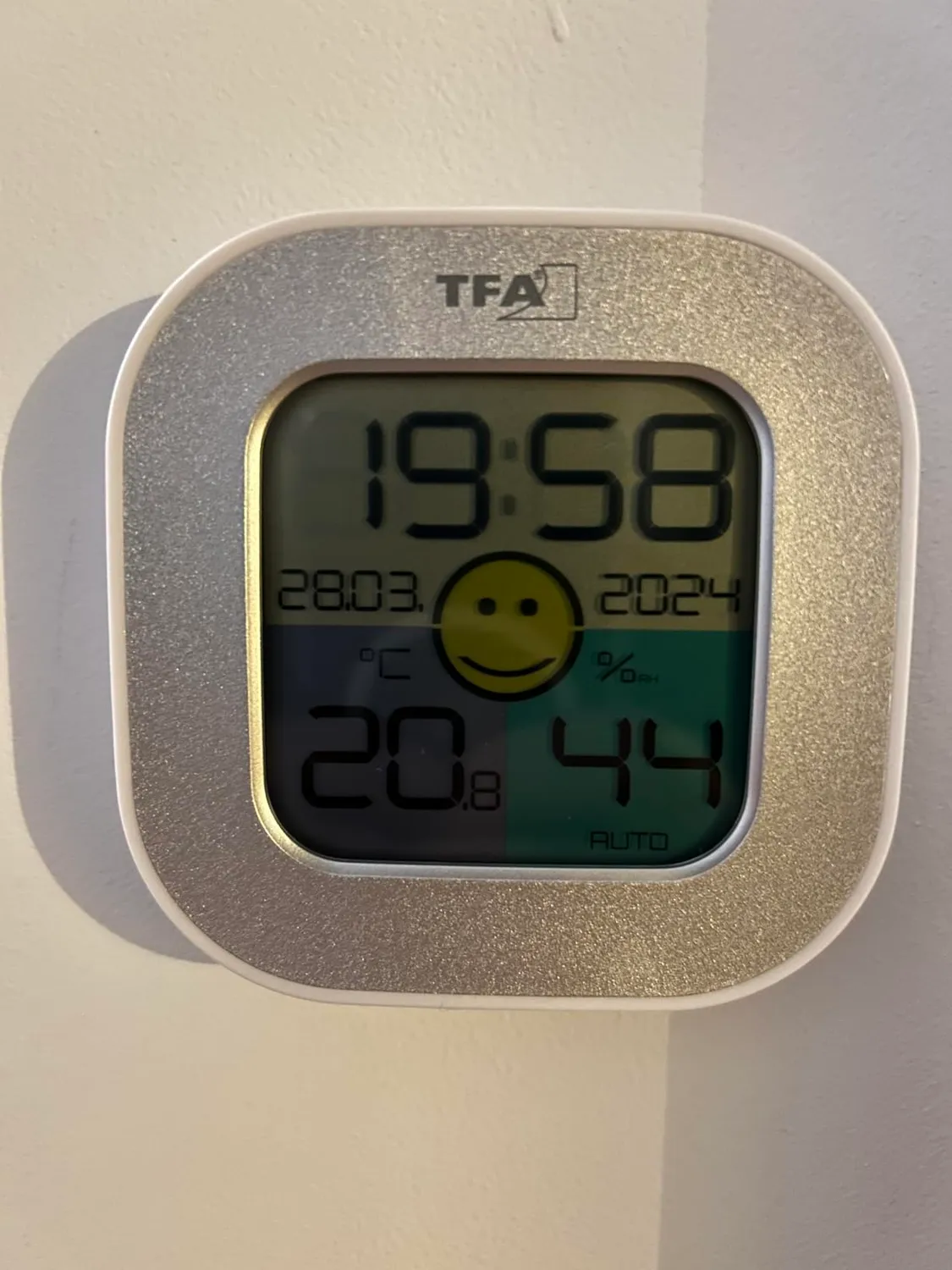 TFA Dostmann FUN 30.5050.01 Thermo-Hygrometer schwarz Smiley