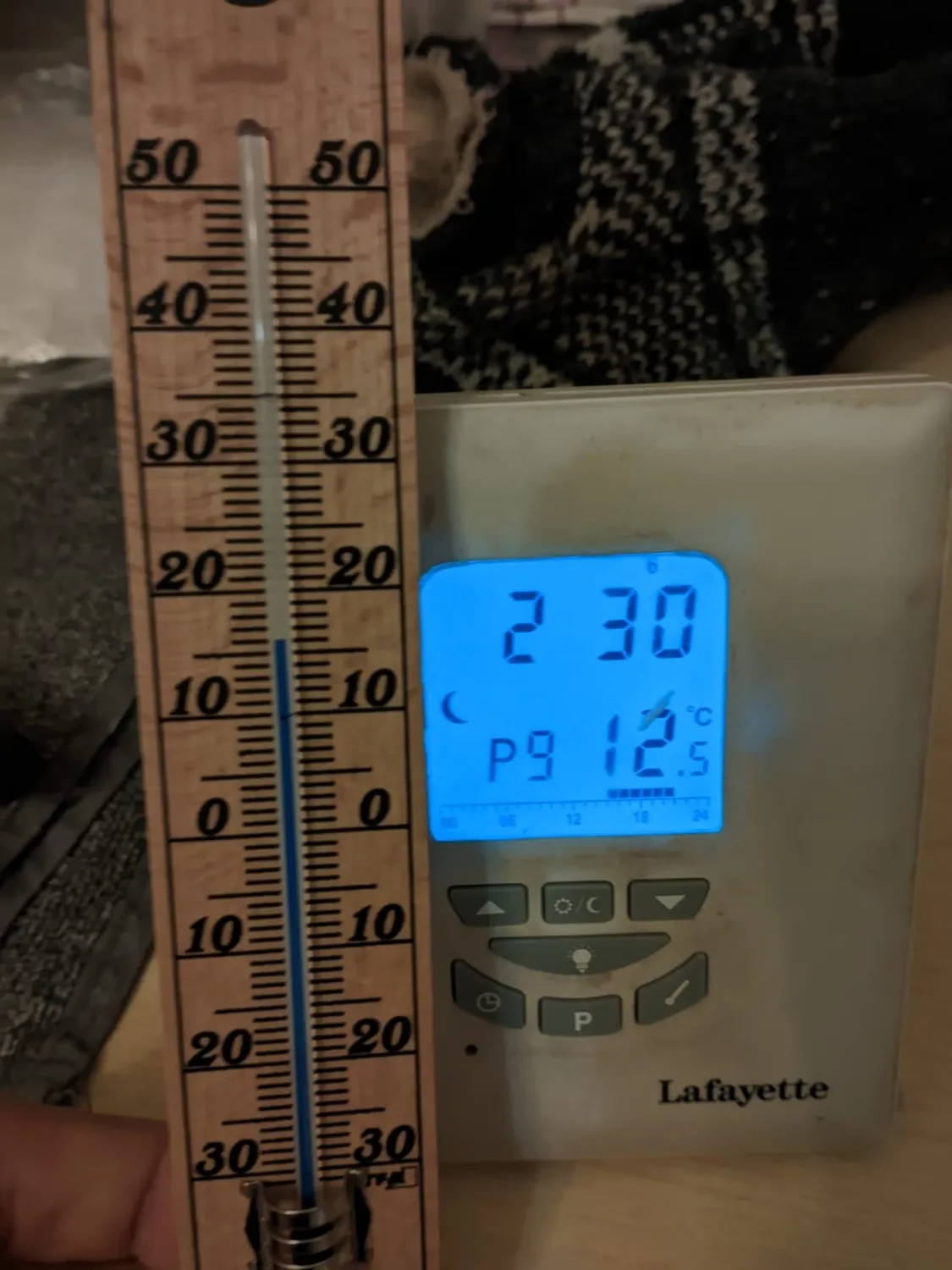 TFA Dostmann 12.1004 Innenthermometer Holz 1 Stück genau
