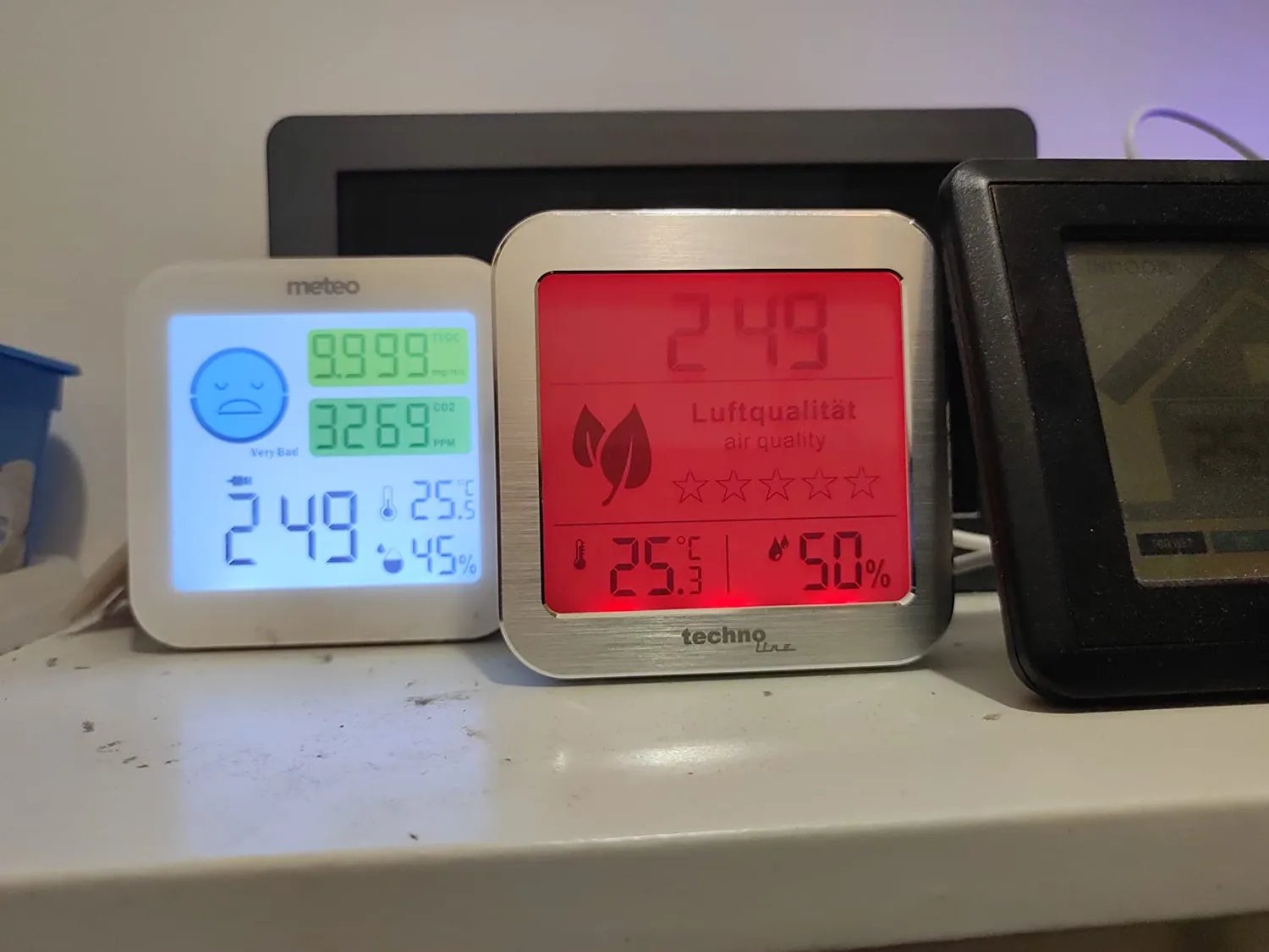 Technoline WL1020 Funkwanduhr weiß mit Luftgüteanzeige