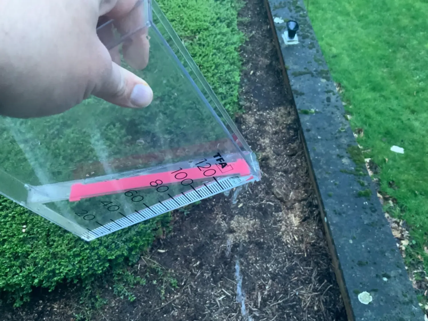 TFA Dostmann 47.1014 Regenmesser mit rotem Schwimmer wetterfest