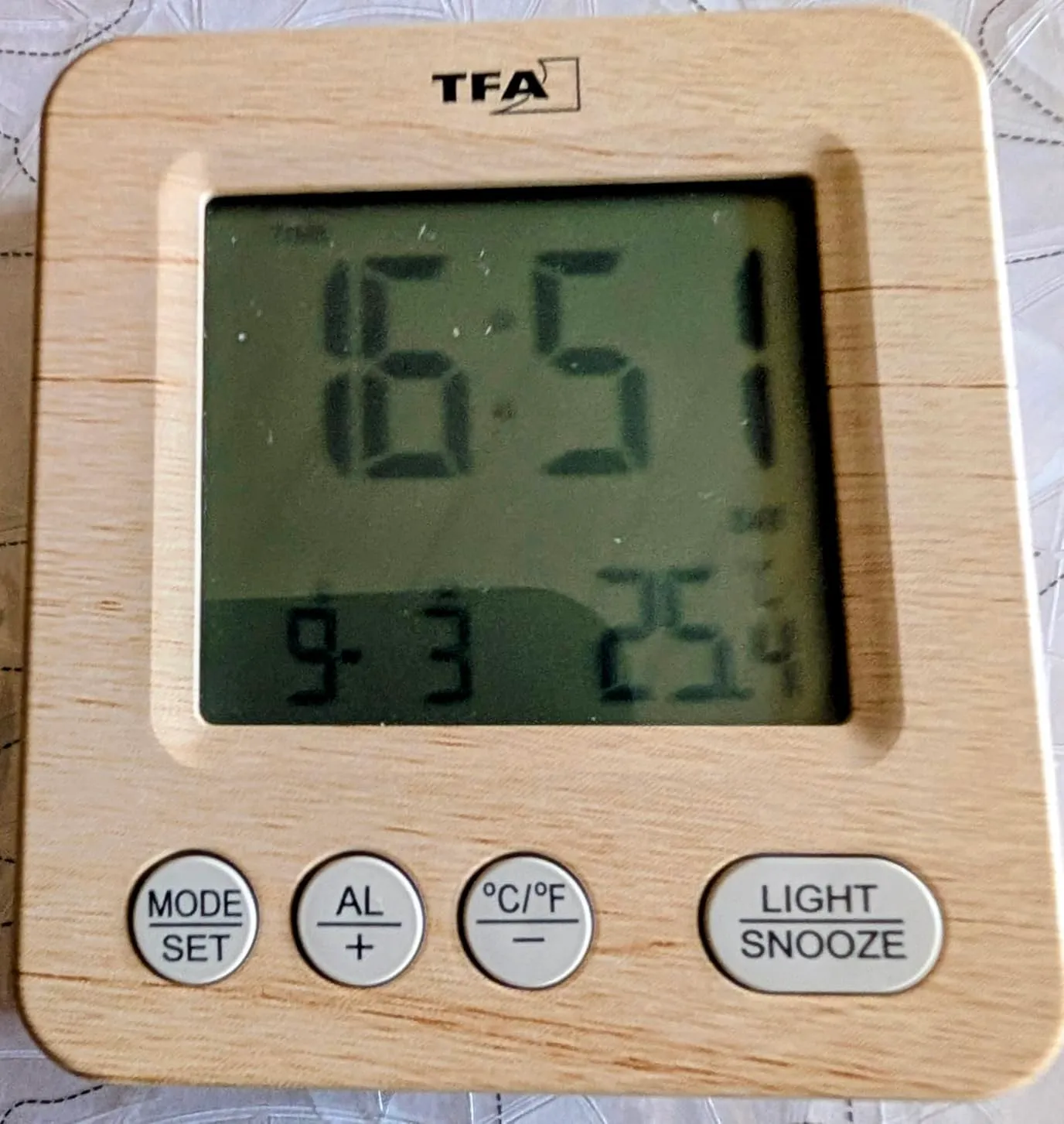 TFA Dostmann View 60.2567.01 Funk-Wecker schwarz Temperatur