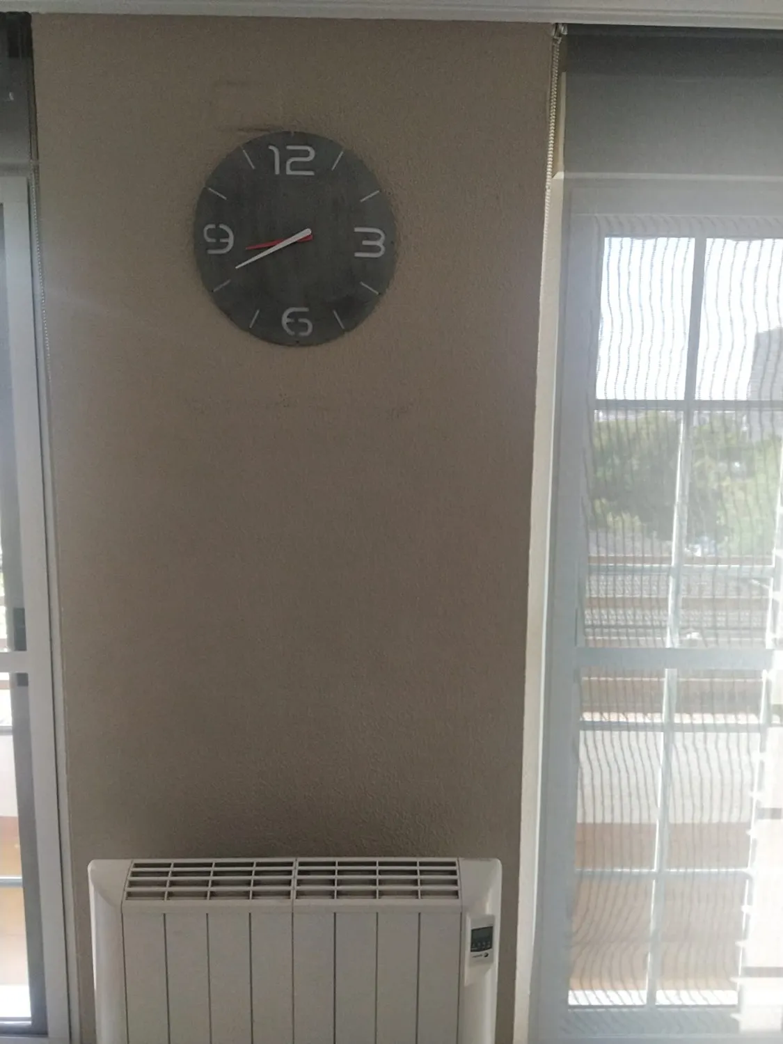 TFA Dostmann Contour 60.3536.15 Funkwanduhr Beton-Optik