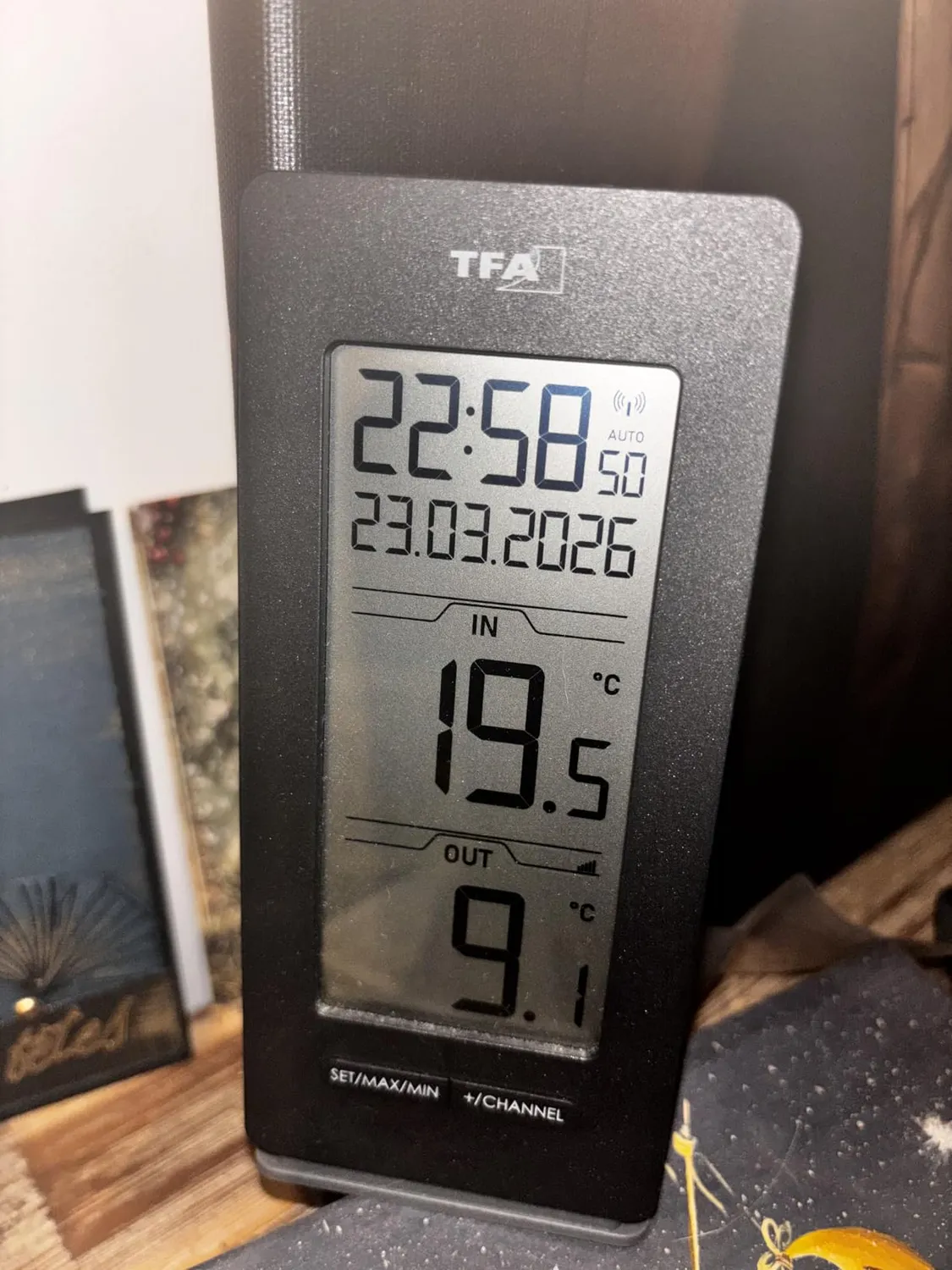 TFA Dostmann 30.3072.01.90 Funkthermometer schwarz Funkuhr
