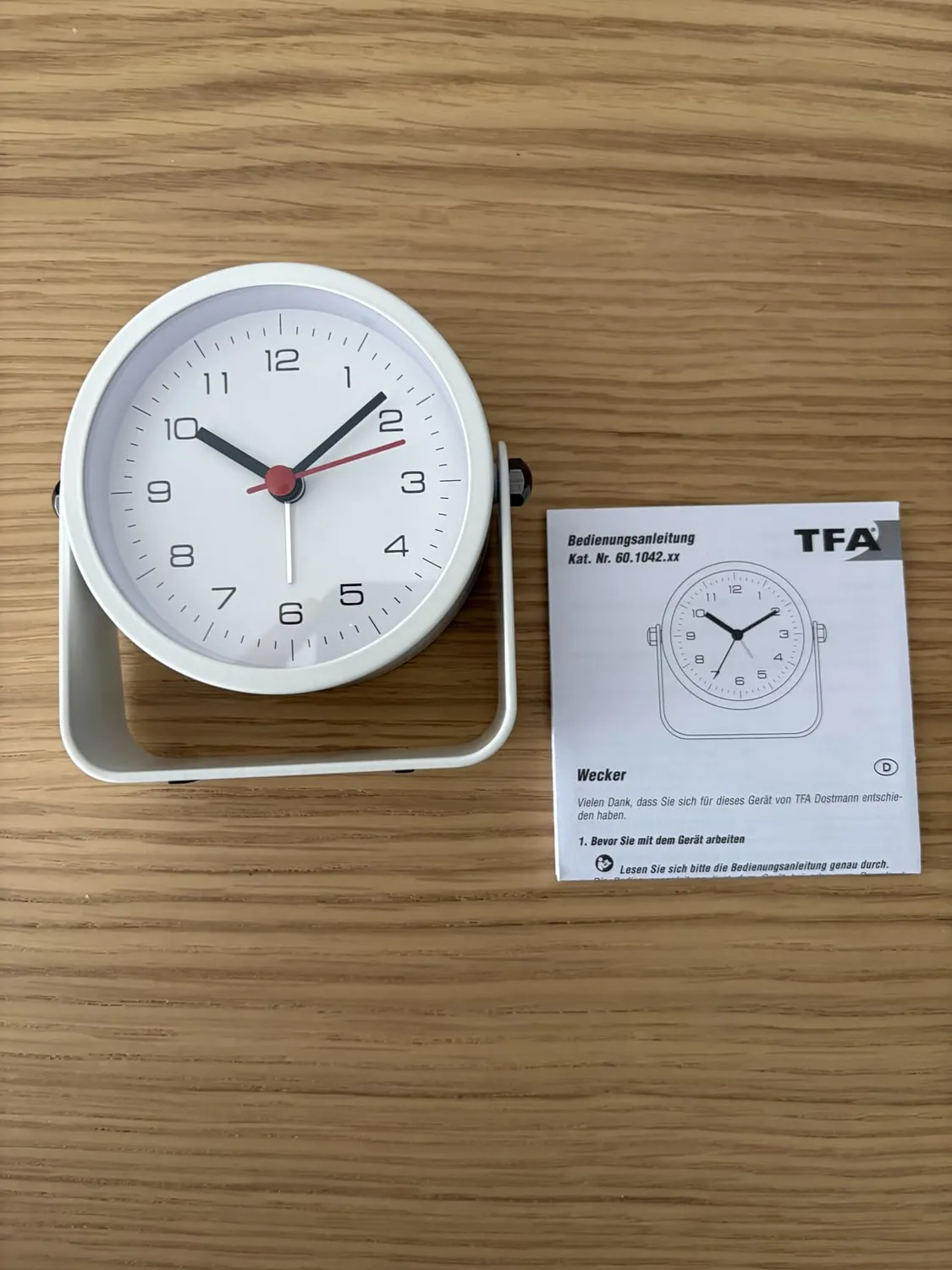 TFA Dostmann Design 60.1042.04 Wecker analog grün Metall