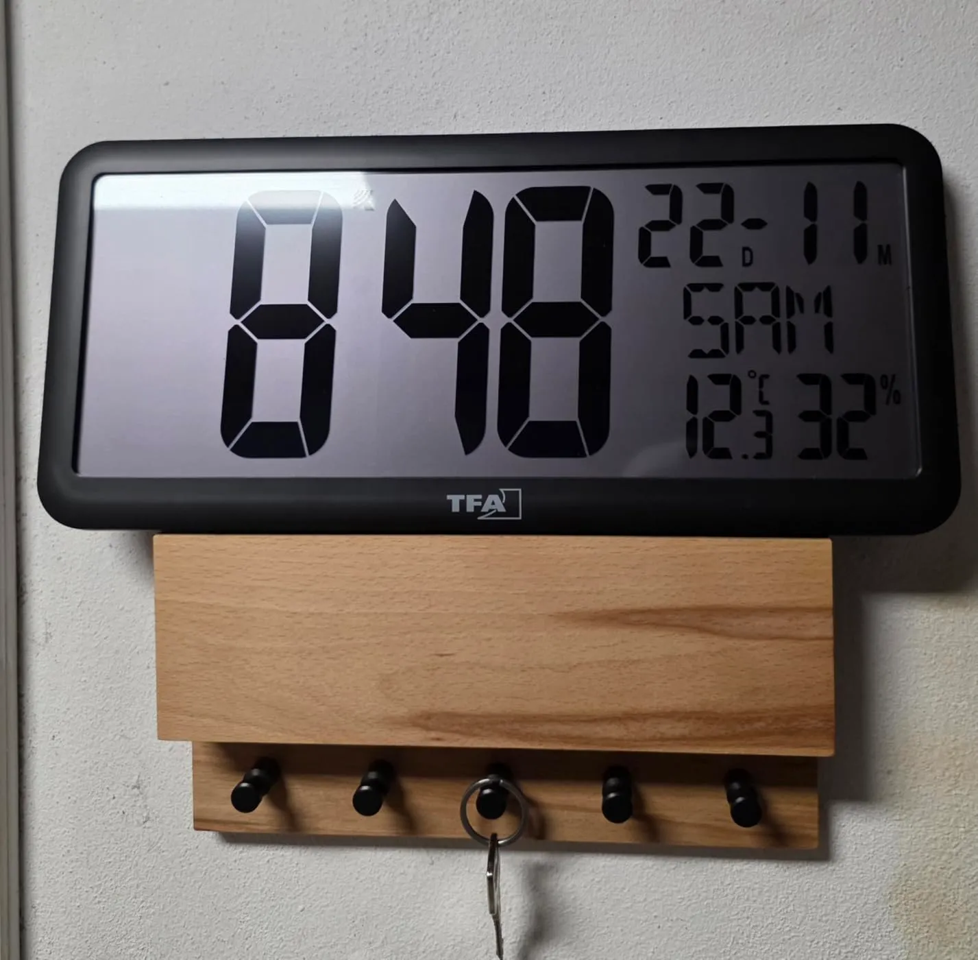 TFA Dostmann 60.4525 Funkuhr schwarz XXL-Ziffern Klima
