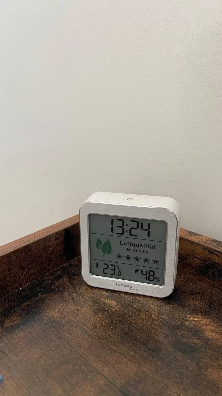 Technoline WL1020 Funkwanduhr weiß mit Luftgüteanzeige